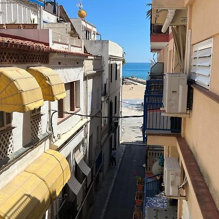 Sunny Flat In Sitges 30 Seconds To Beach, Balcony & Sea Views! Екстериор снимка