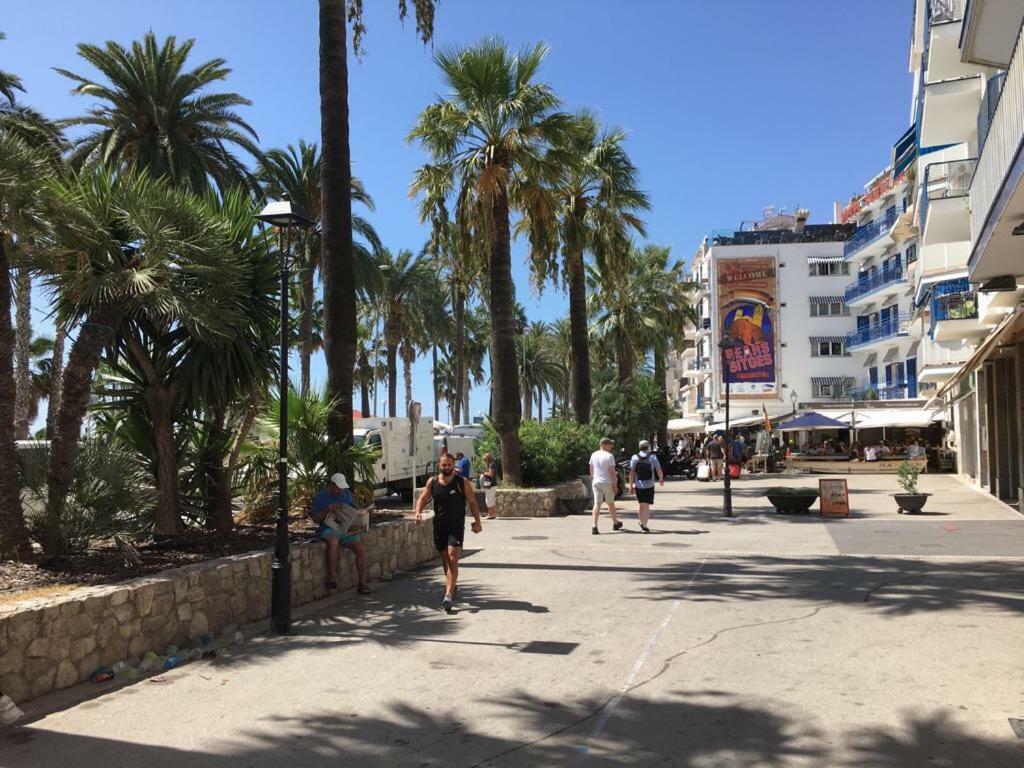 Sunny Flat In Sitges 30 Seconds To Beach, Balcony & Sea Views! Екстериор снимка