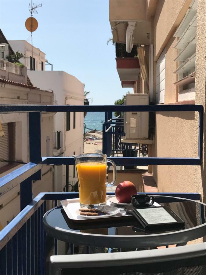 Sunny Flat In Sitges 30 Seconds To Beach, Balcony & Sea Views! Екстериор снимка