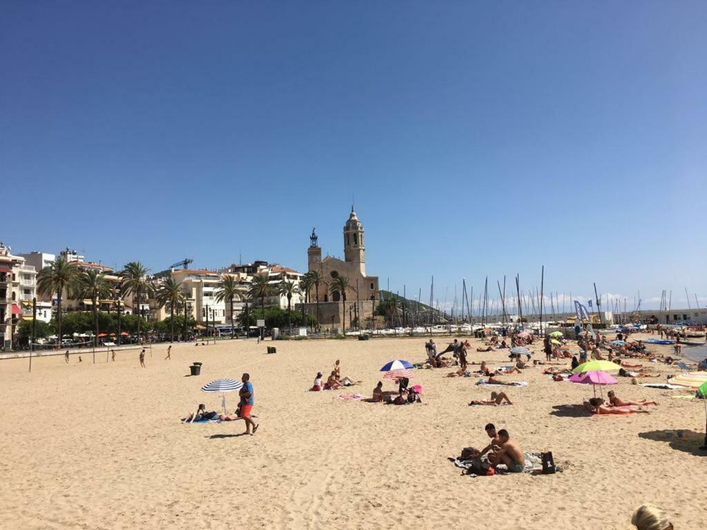Sunny Flat In Sitges 30 Seconds To Beach, Balcony & Sea Views! Екстериор снимка